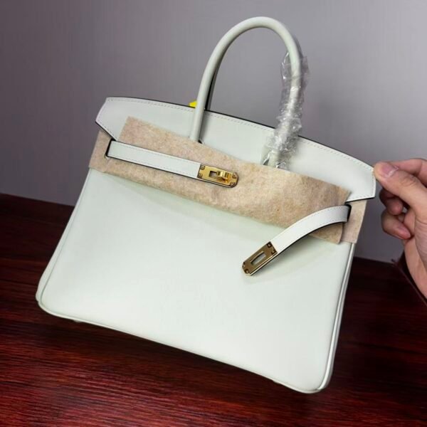 Birkin 25 Craie Swift with Gold Hardware