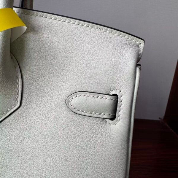 Birkin 25 Craie Swift with Gold Hardware