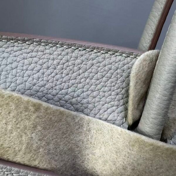 Birkin 25 Gris Perle Togo Leather Gold Hardware  Hand stitched authentic hand-sewn