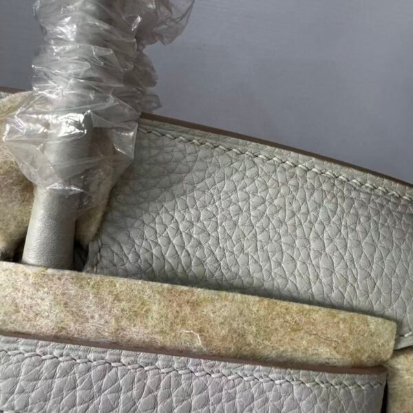 Birkin 25 authentic hand-sewn | Pearl Grey Togo | Silver Hand stitched Saddle stitch sophisticated 7 Birkin 25 authentic hand-sewn | Pearl Grey Togo | Silver Hand stitched Saddle stitch sophisticated
