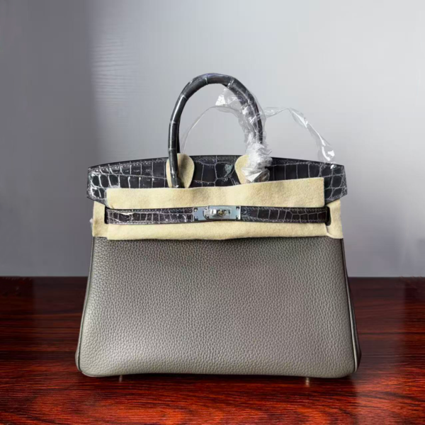 Birkin 25 Hand stitched Handcrafted Graphite Grey,  Saddle stitch Niloticus Crocodile, Palladium Hardware authentic hand-sewn sophisticated