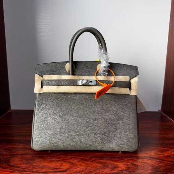 Birkin 25 Saddle stitch authentic hand-sewn Togo Leather in Cumulus Grey with Silver Hardware Hand stitched Handcrafted 1 Birkin 25 Saddle stitch authentic hand-sewn Togo Leather in Cumulus Grey with Silver Hardware Hand stitched Handcrafted