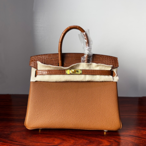 Birkin 25 Handcrafted Saddle stitch Shiny American Alligator, Gold Brown, Gold Hardware Hand stitched authentic hand-sewn