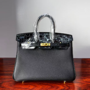 Birkin 25 Handcrafted Saddle stitch Touch Noir Black Nile Crocodile Gold Hardware Hand stitched authentic hand-sewn